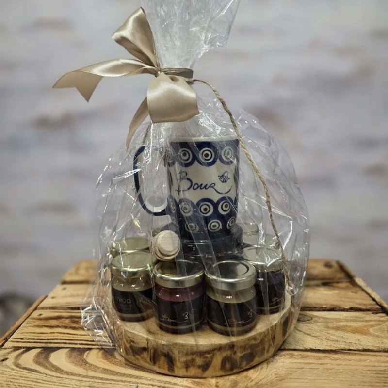 Zdjęcie zestawu jeden miód 245g, 8 miodów 40g plus certyfikowany kubek z Bolesławca